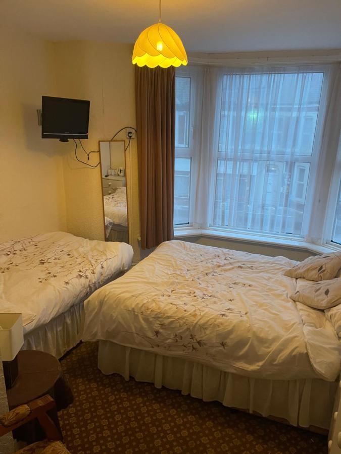 Highbury Hotel *